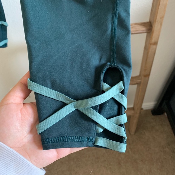 Old Navy High Rise Leggings - Picture 2 of 3